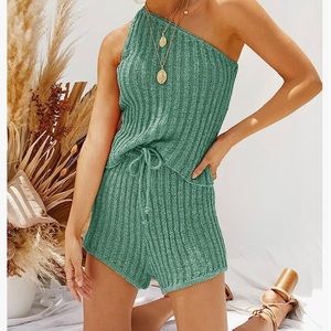 GREEN KNIT RIBBED SET - SIZE L - NEVER WORN
